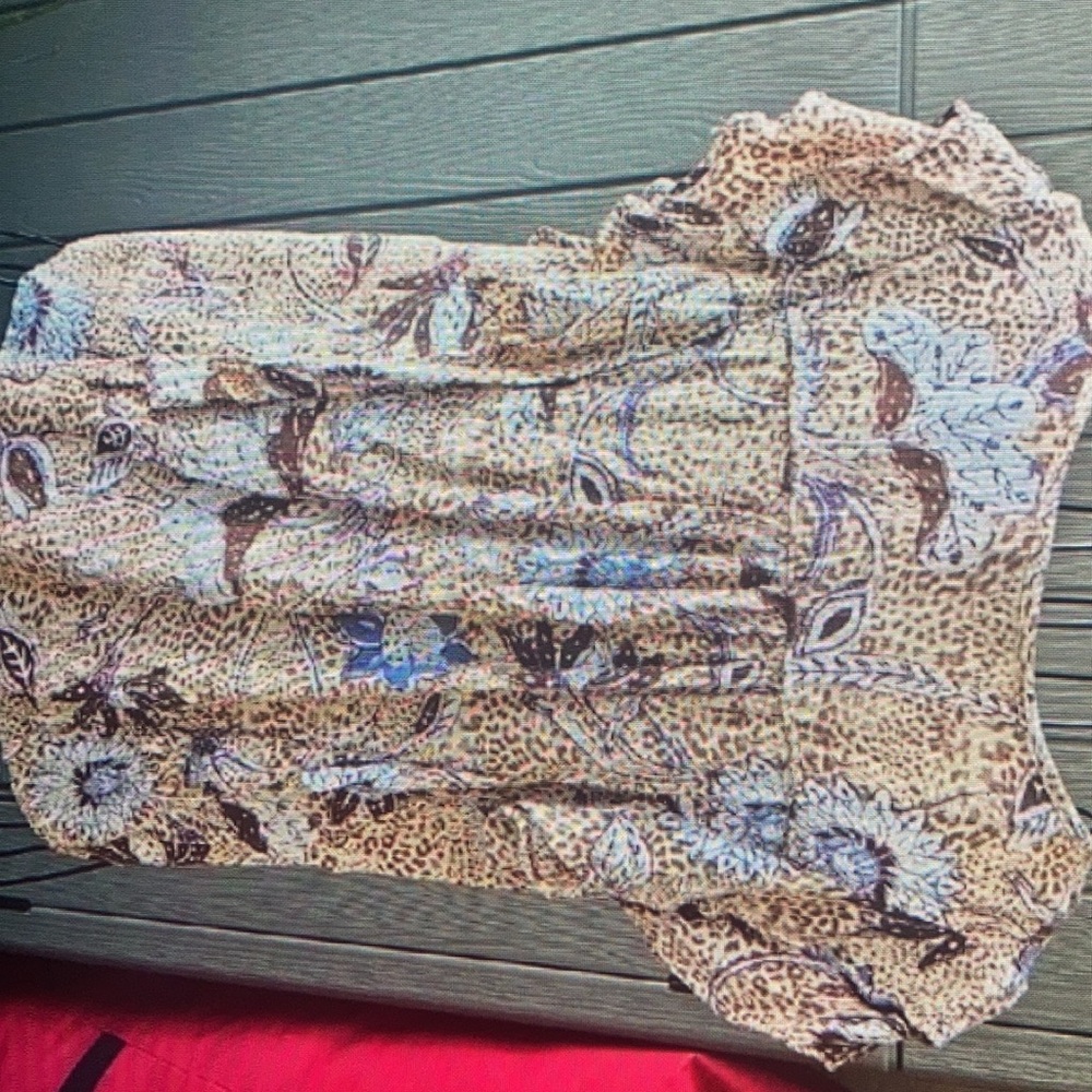 Flower Patterned Button Top - image 4